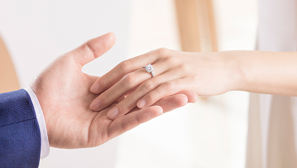 婚戒如何戴?结婚戒指戴法及含义