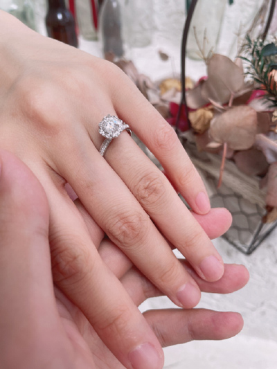 求婚钻戒戴哪个手指好?求婚钻戒该怎么选呢?