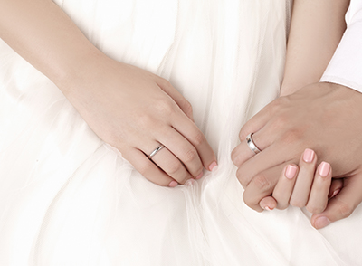翡翠六福珠宝结婚黄金戒指 纯黄金的结婚戒指