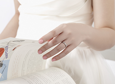 翡翠钻石戒指30分什么意思 有许多地方都有结婚之前先订婚的习俗