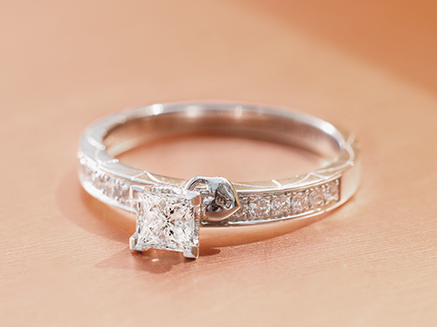 伟德bv1946官网-2015年文章下跪求婚马伊琍主动戴戒指妈妈感动哭了