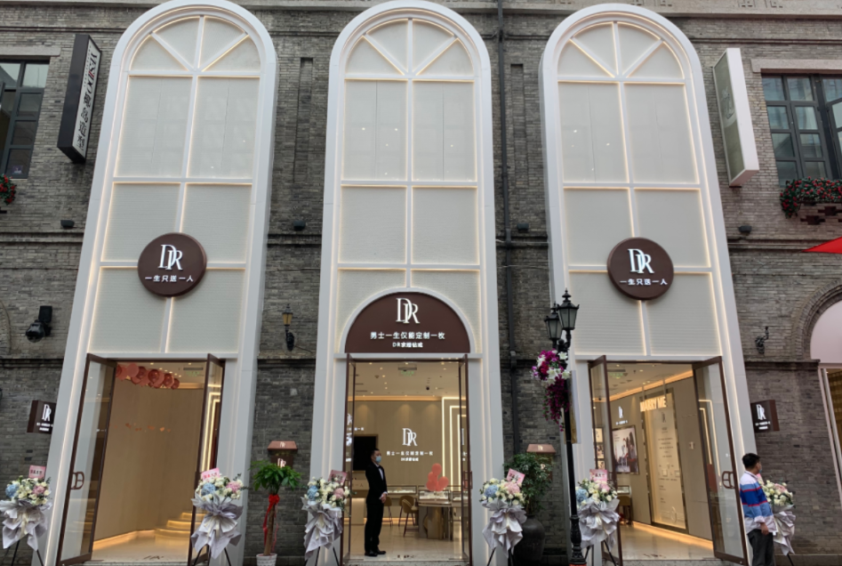 楚河汉街,位于湖北省武汉市,主体采用民国建筑风格,是中国具有建筑