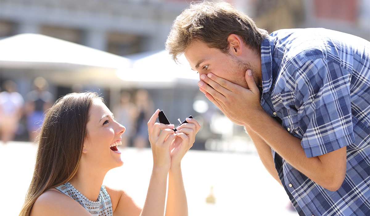 woman propose to boyfriend