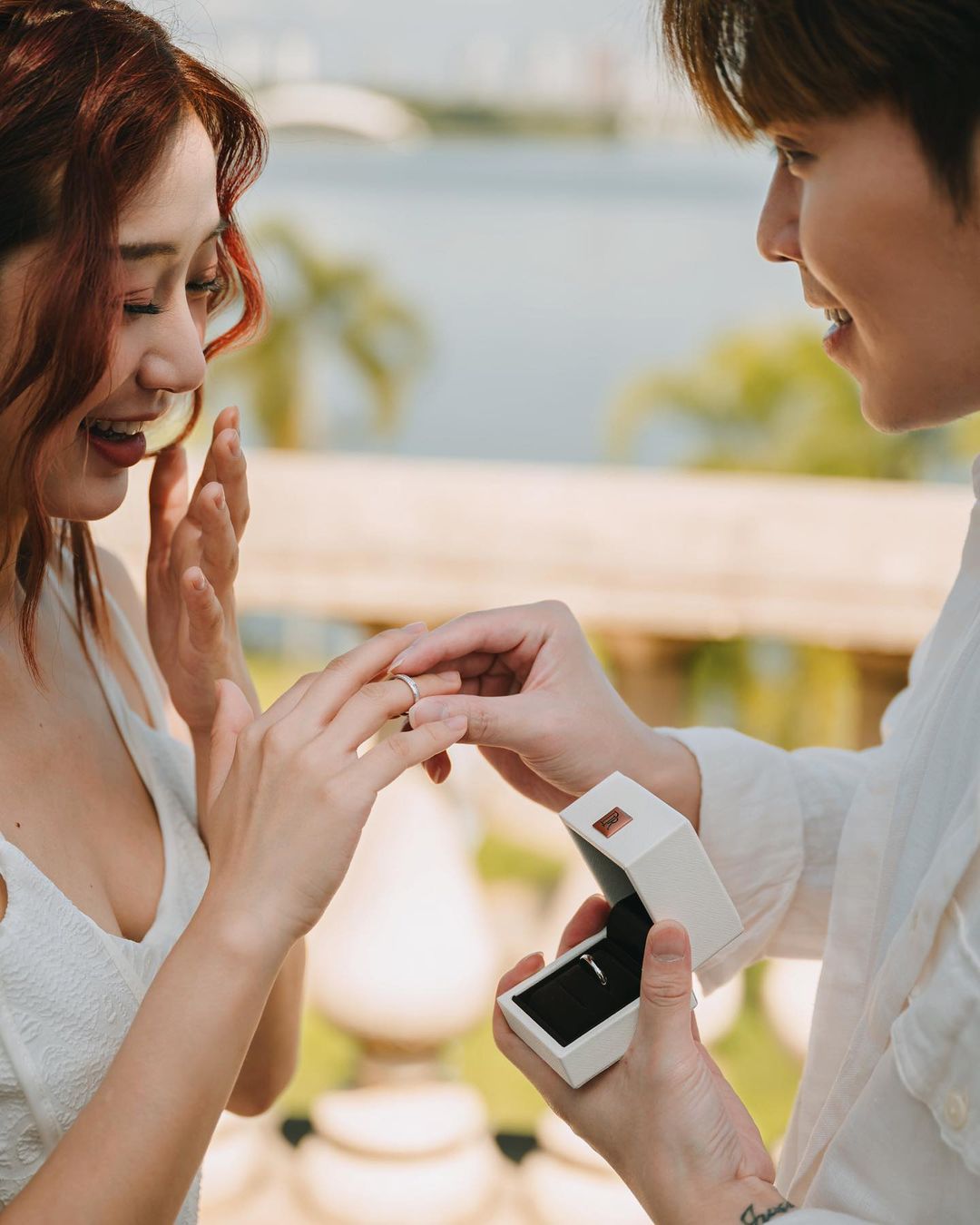 wear a promise ring for girlfriend