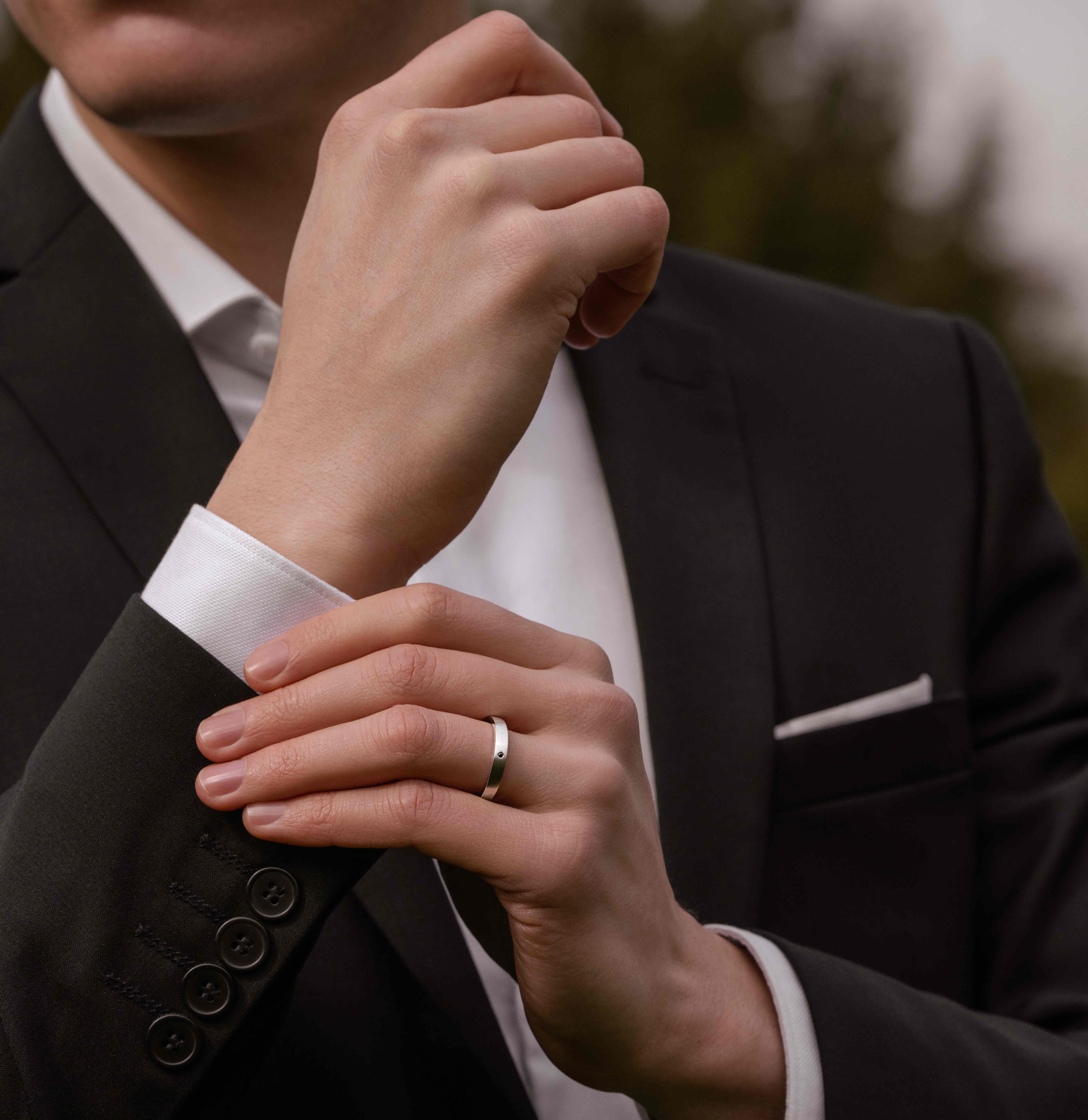 What Finger Does a Promise Ring Go On？ DR Blog