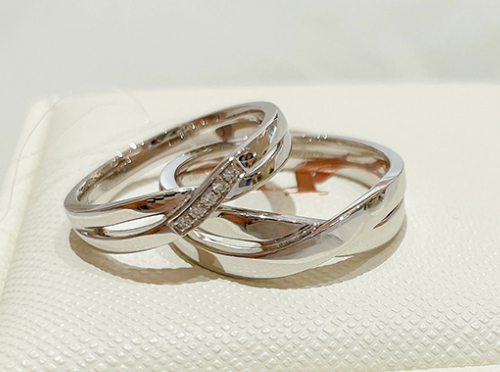 情侣钻戒的传统与文化：不同国家的习俗与意义