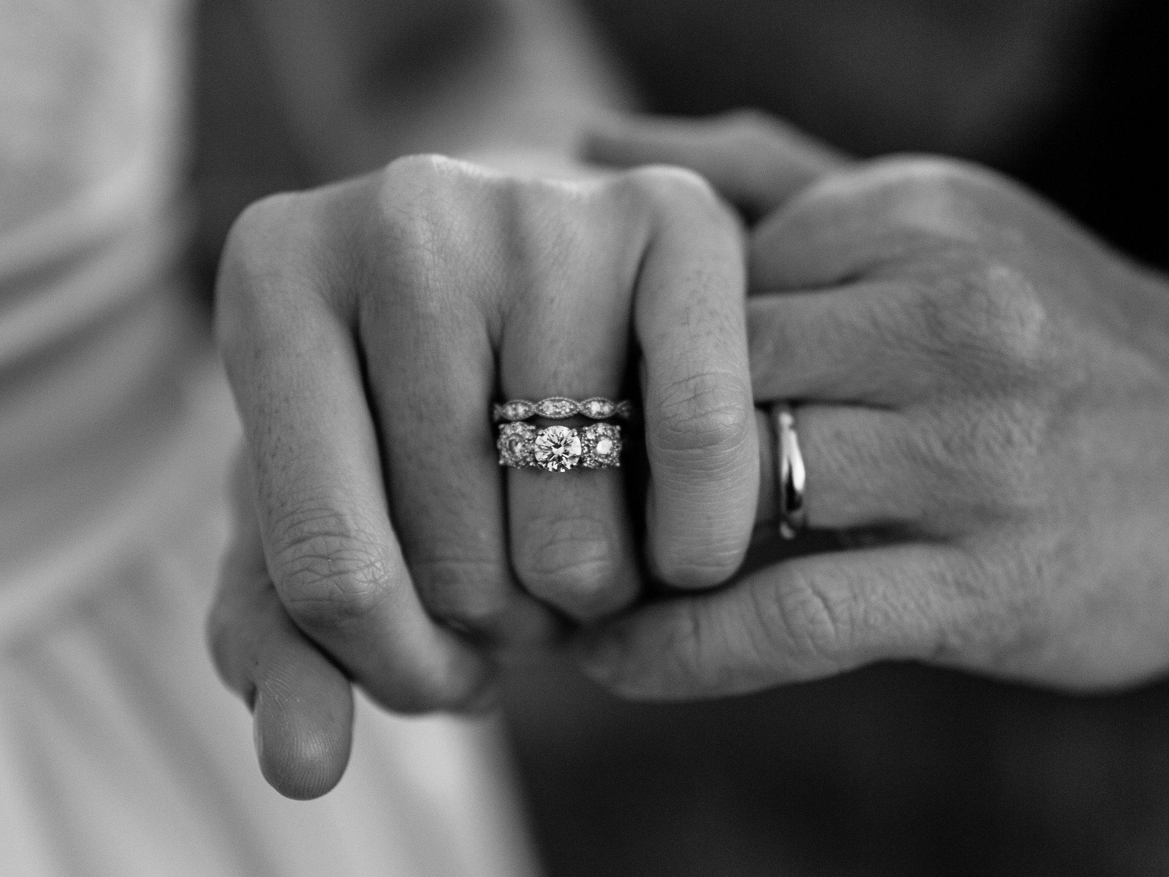 Кольцо фото влюбленных Who Gave the First Known Diamond Engagement Ring? - DR Blog