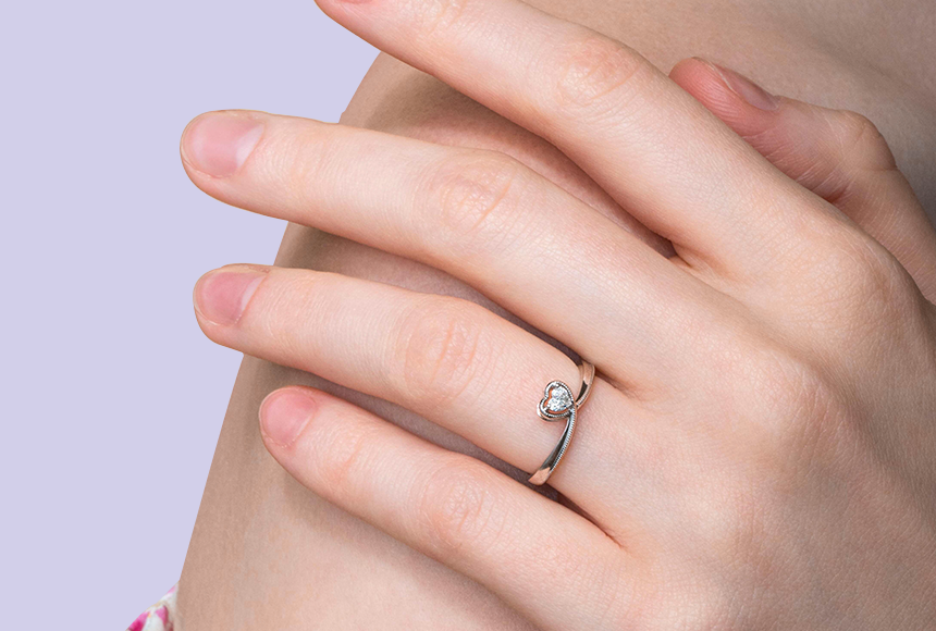 solitaire engagement ring on the finger
