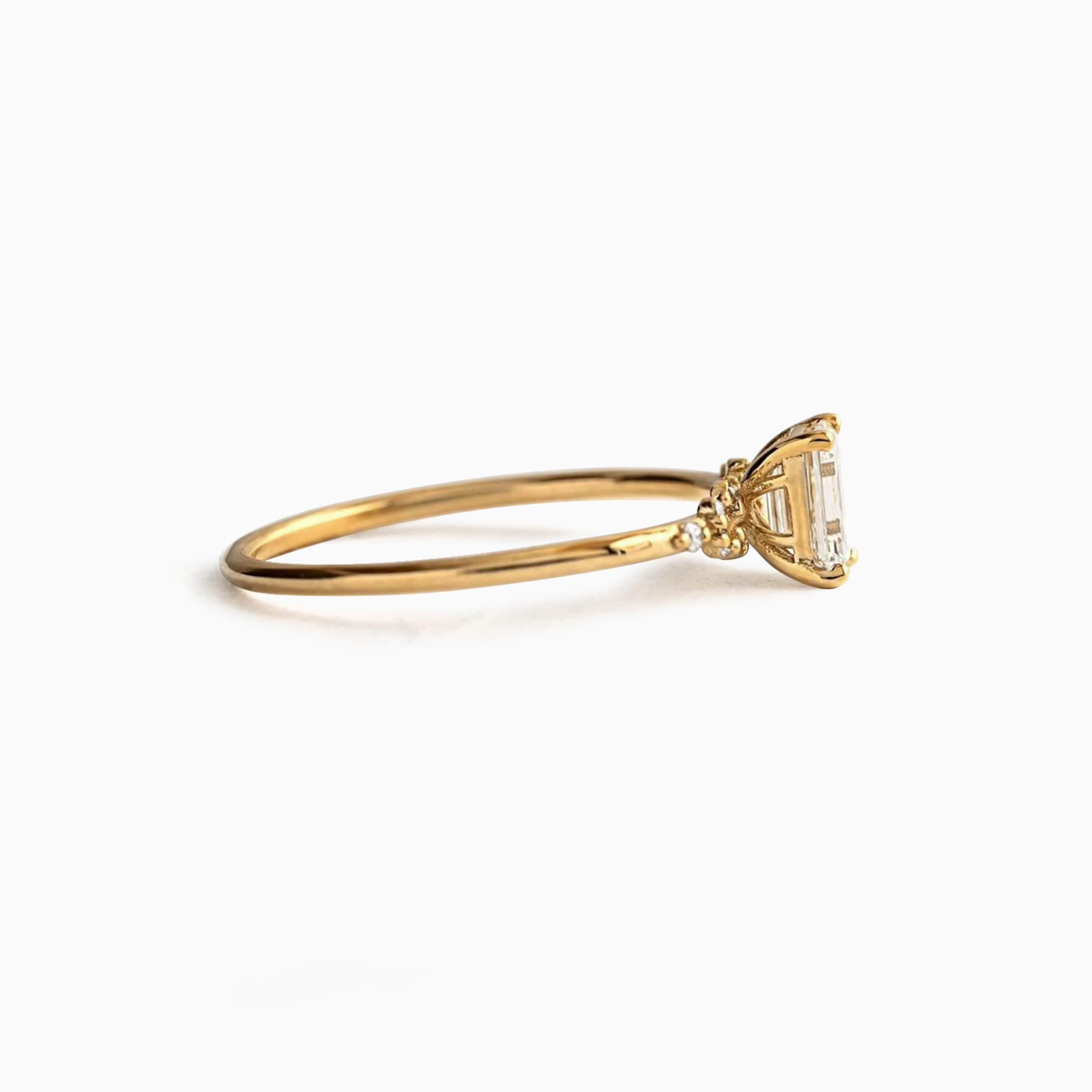 Darry Ring antiuqe emerald cut engagement ring yellow gold in side view